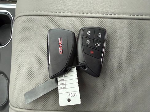 New 2026 GMC Sierra 1500 SLT w/ SLT Premium Package image 39