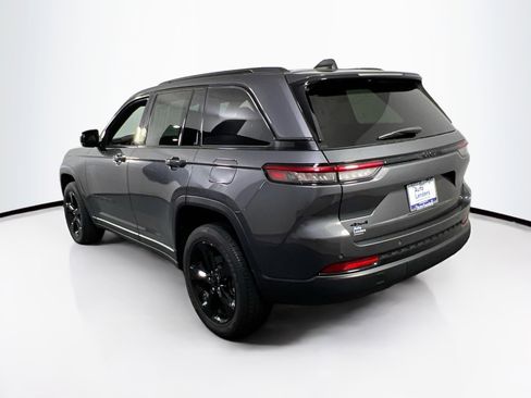 Used 2023 Jeep Grand Cherokee Altitude AWD/4WD image 7