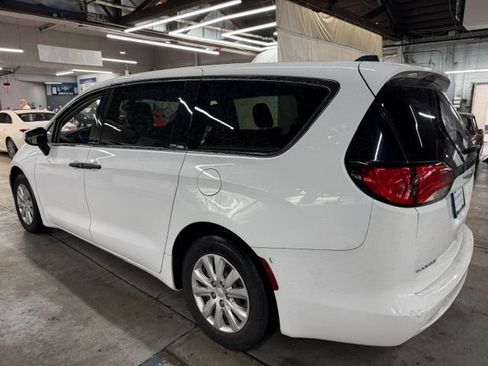 Used 2021 Chrysler Voyager L FWD image 2