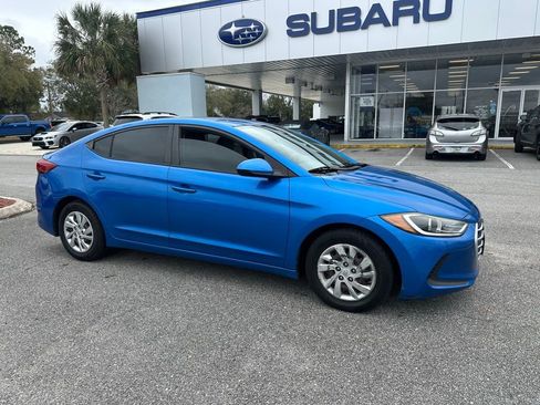 Used 2017 Hyundai Elantra SE image 1