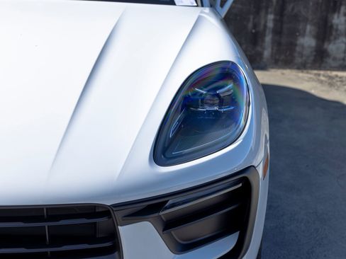 Certified 2026 Porsche Macan AWD/4WD image 16