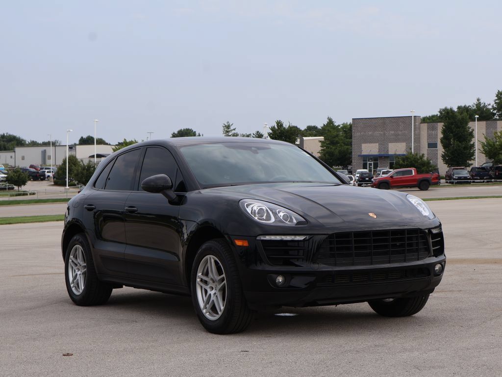 Used 2018 Porsche Macan AWD/4WD image 3