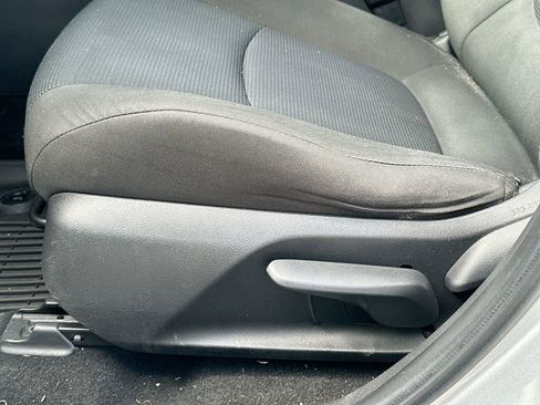 Used 2022 Toyota RAV4 LE image 18