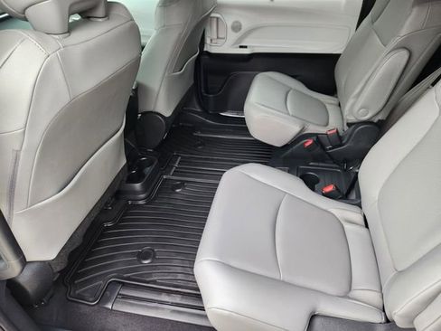 Used 2026 Toyota Sienna XLE image 20