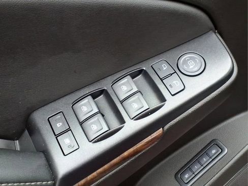 Used 2019 Chevrolet Tahoe LT image 17