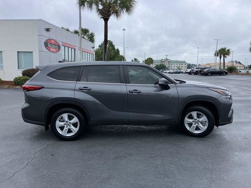 Used 2023 Toyota Highlander LE AWD/4WD image 6