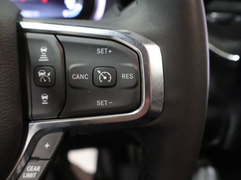 Used 2025 RAM 2500 Laramie AWD/4WD image 30