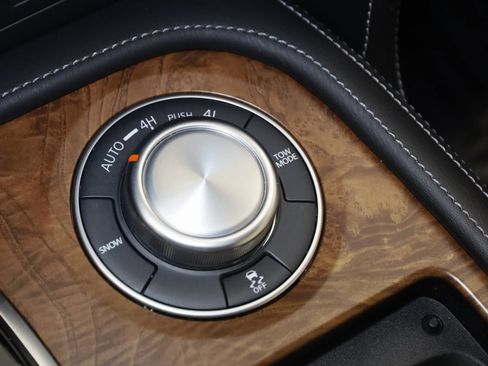 Used 2024 Nissan Armada SL w/ Captain's Chairs Package image 29