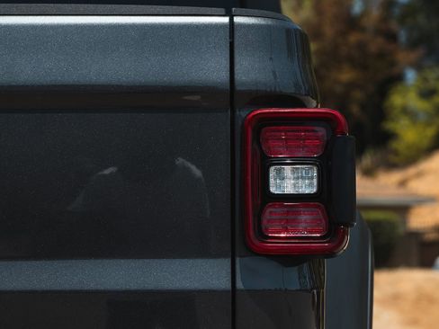 Used 2024 Jeep Gladiator Sport image 13