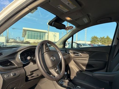 Used 2022 Buick Encore Preferred image 18