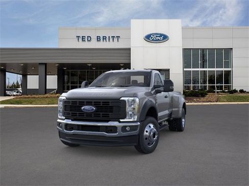 New 2026 Ford F450 XL w/ XL Chrome Package image 3