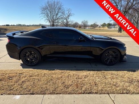 Used 2018 Chevrolet Camaro ZL1 image 2