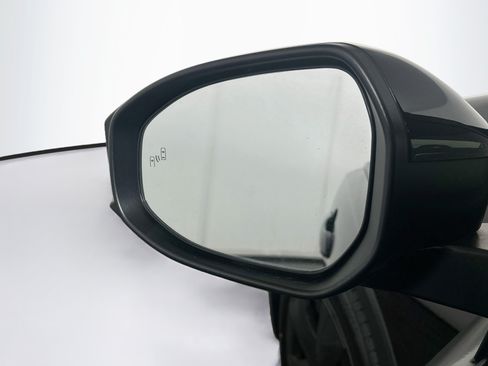 Used 2024 Toyota Prius LE FWD image 16
