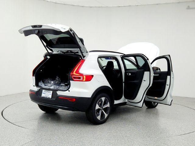 New 2026 Volvo XC40 B5 Plus w/ Protection Package Premier AWD/4WD image 11