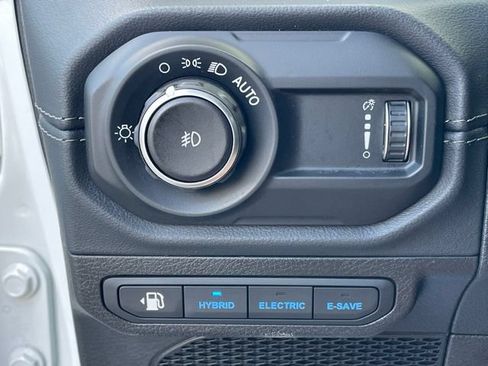 Used 2024 Jeep Wrangler Unlimited Sahara AWD/4WD image 29