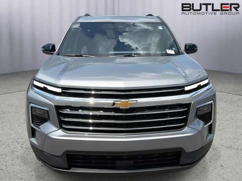 New 2026 Chevrolet Traverse LT w/ Sun and Wheel Package FWD image 9