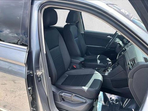 Used 2020 Volkswagen Tiguan SE w/ Panoramic Sunroof Package FWD image 9