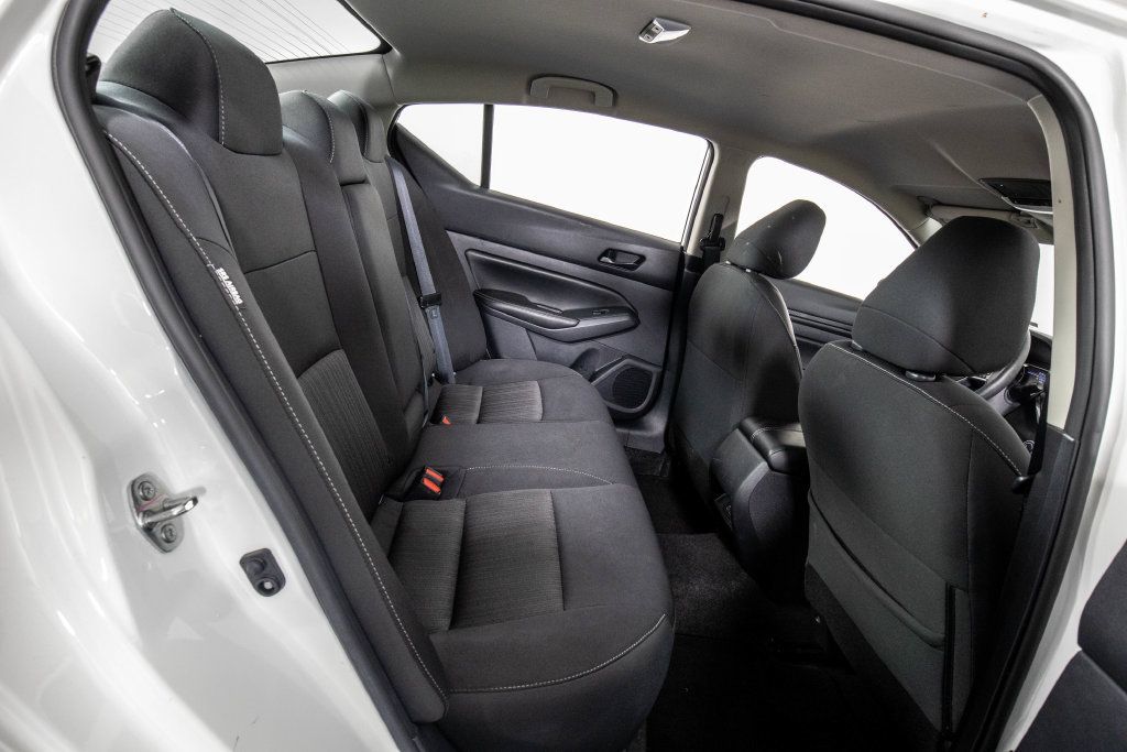 Used 2025 Nissan Altima 2.5 SV FWD image 13