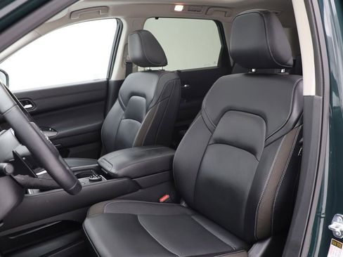 Used 2025 Nissan Pathfinder SL w/ SL Premium Package image 18