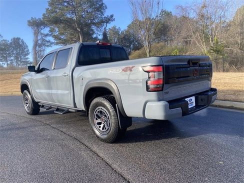 Used 2025 Nissan Frontier PRO-4X image 6