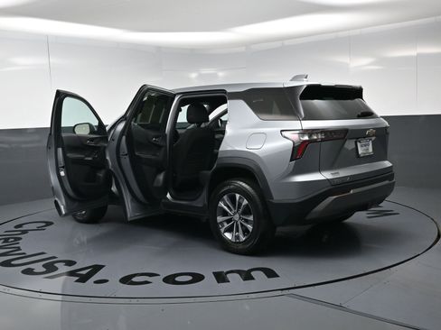 Used 2026 Chevrolet Equinox LT FWD image 28
