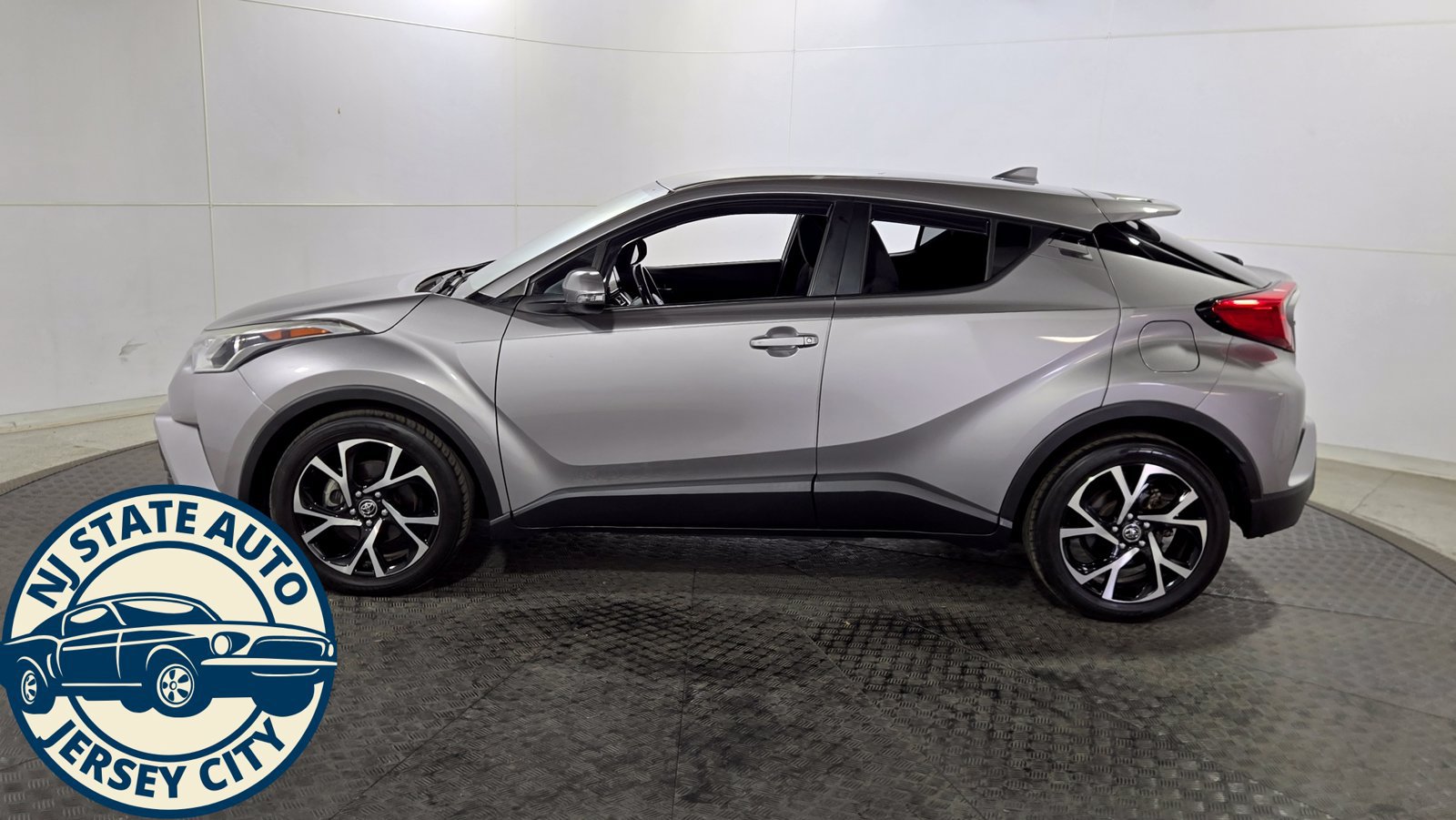 Used 2018 Toyota C-HR XLE FWD image 4