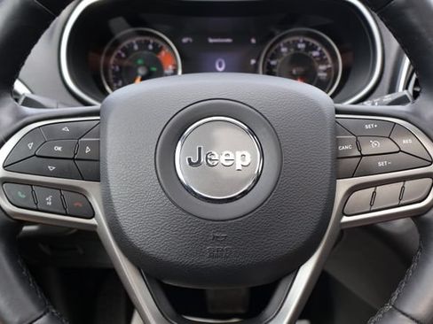 Used 2019 Jeep Cherokee Limited w/ Luxury Group AWD/4WD image 17
