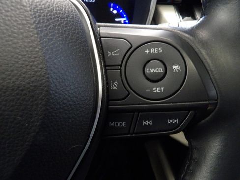 Used 2022 Toyota Corolla Cross XLE image 30