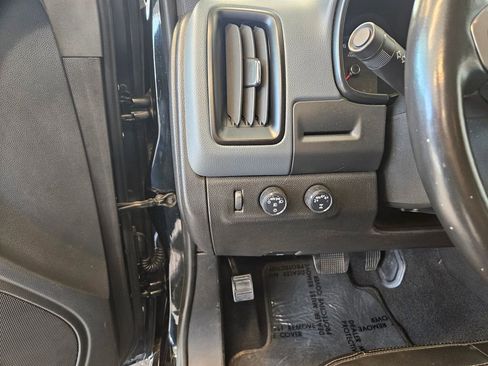Used 2022 Chevrolet Colorado Z71 image 16