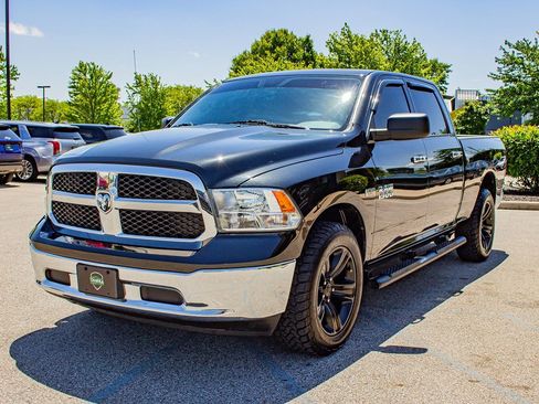 Used 2018 RAM 1500 Classic SLT AWD/4WD image 3