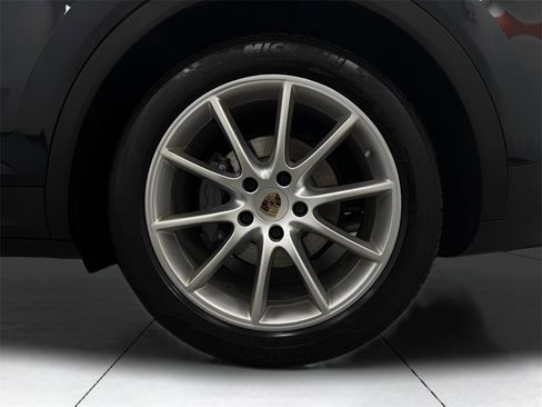 Used 2019 Porsche Cayenne S image 23