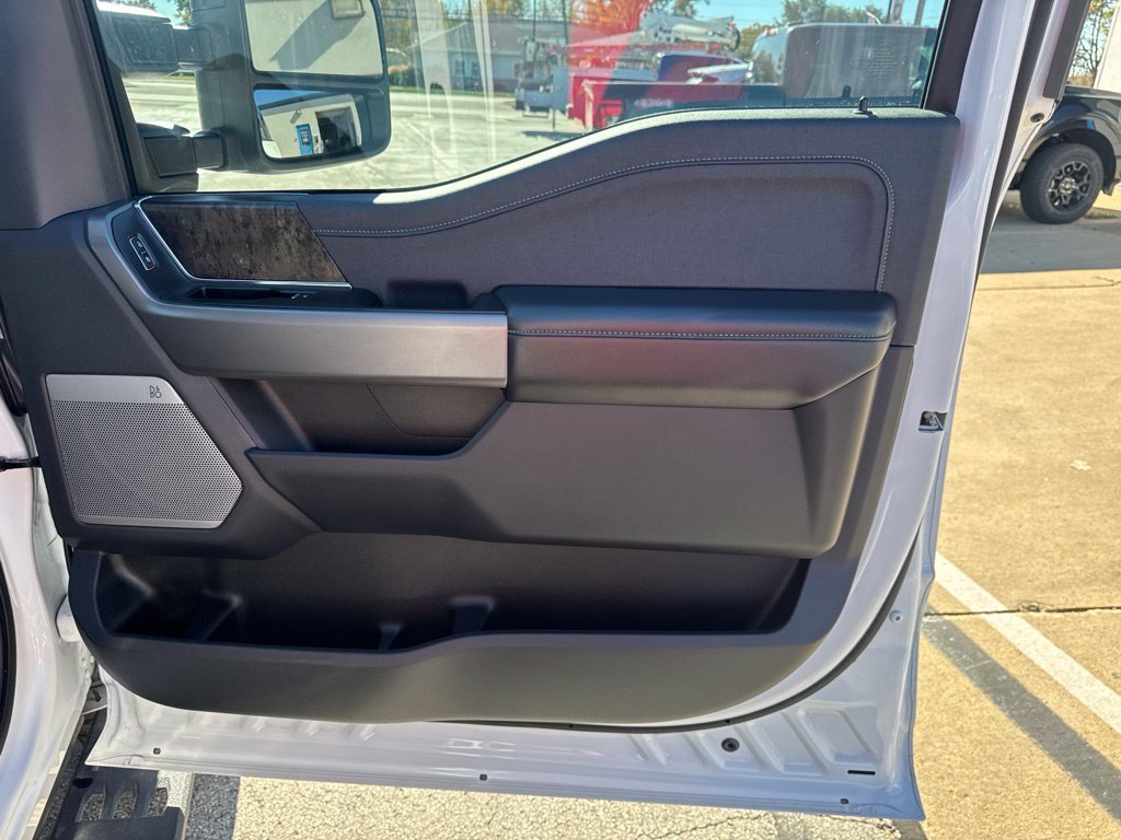 Certified 2025 Ford F250 4x4 Crew Cab Super Duty image 36