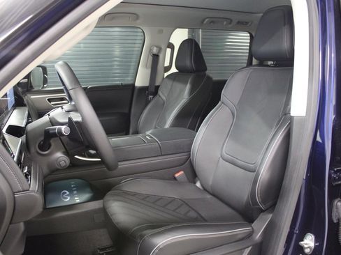 New 2025 INFINITI QX80 Luxe image 5