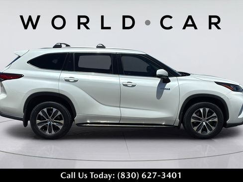 Used 2020 Toyota Highlander XLE FWD image 4