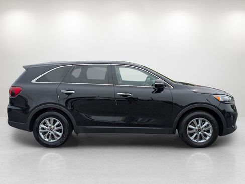 Used 2020 Kia Sorento LX image 4