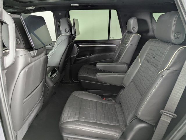 Used 2025 Cadillac Escalade V AWD/4WD image 17