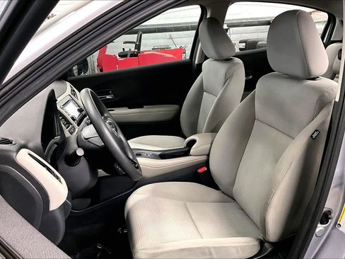 Used 2021 Honda HR-V LX image 8