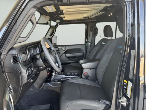 Used 2024 Jeep Wrangler Unlimited Rubicon 4xe w/ Technology Group AWD/4WD image 7