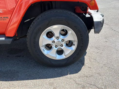 Used 2015 Jeep Wrangler Unlimited Sahara w/ Connectivity Group AWD/4WD image 25