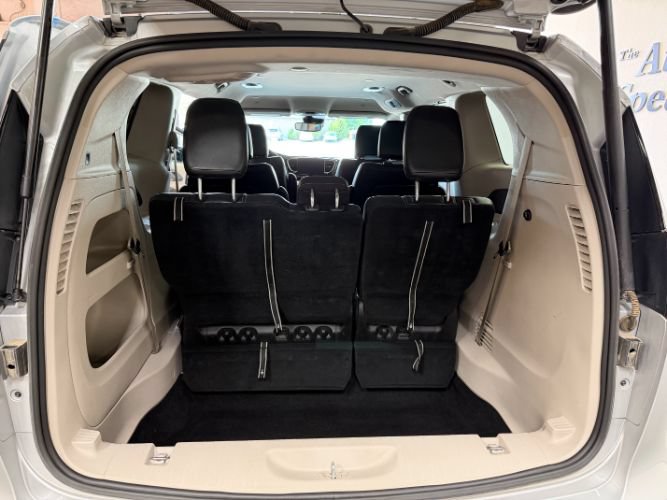 Used 2024 Chrysler Pacifica Touring-L FWD image 30
