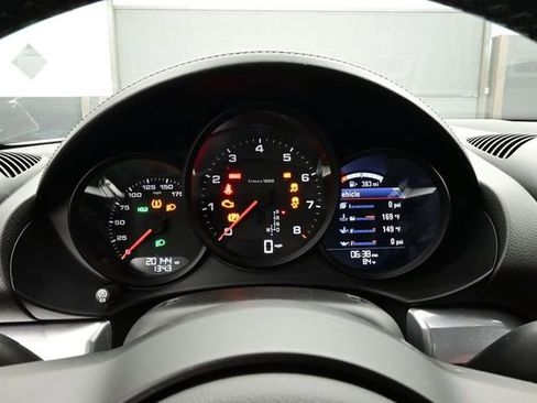 Certified 2021 Porsche 718 Cayman RWD image 9