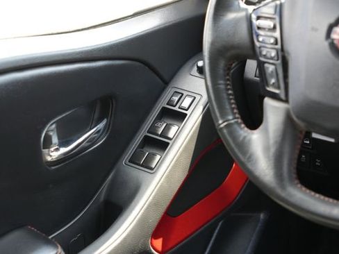 Used 2025 Nissan Frontier PRO-4X AWD/4WD image 14