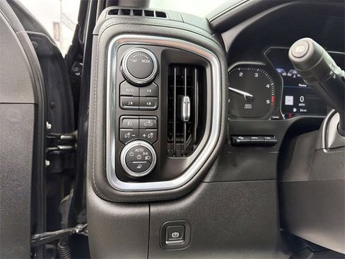 Used 2022 GMC Sierra 3500 Denali w/ Technology Package image 16