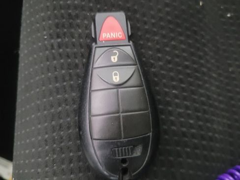Used 2019 Dodge Grand Caravan SE w/ UConnect Hands-Free Group FWD image 32