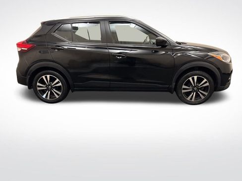 Used 2018 Nissan Kicks SV image 4