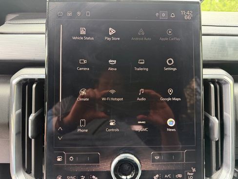 Used 2025 GMC Acadia Elevation image 26