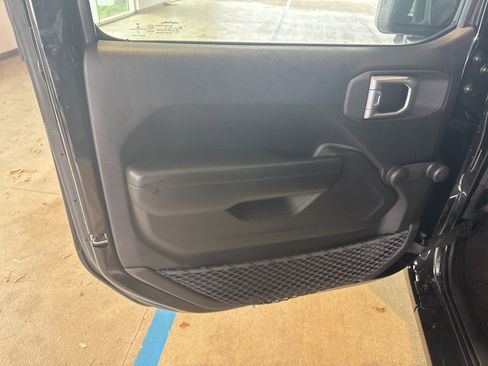 Used 2023 Jeep Wrangler Sport image 17