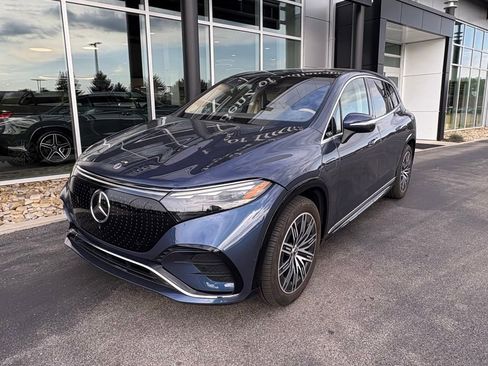 Used 2023 Mercedes-Benz EQS 580 4MATIC SUV image 2