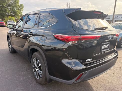 Used 2023 Toyota Highlander XLE AWD/4WD image 4