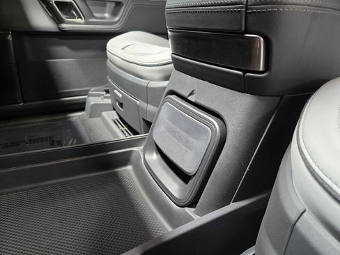 Used 2023 Rivian R1S Launch Edition image 25